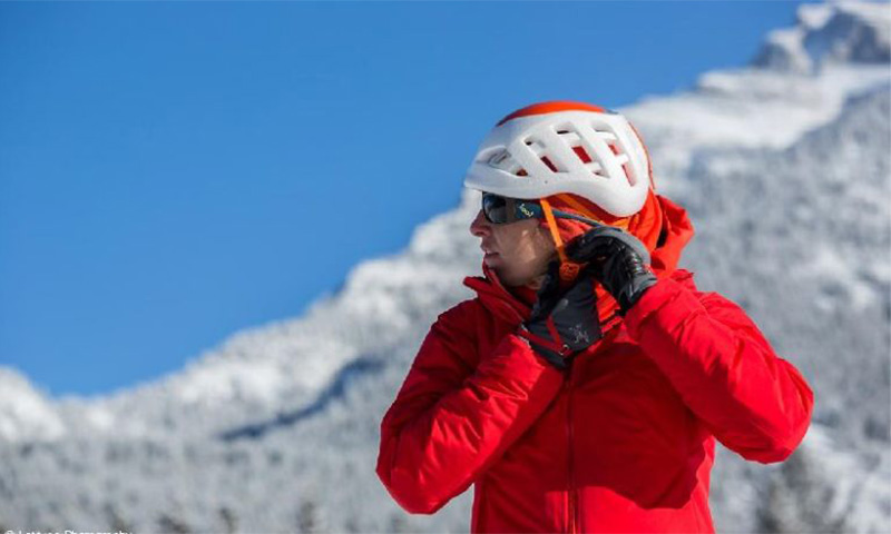 کلاه ایمنی کوهنوردی در زمستان